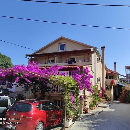 Apartments Iva Пакоштане Экстерьер фото
