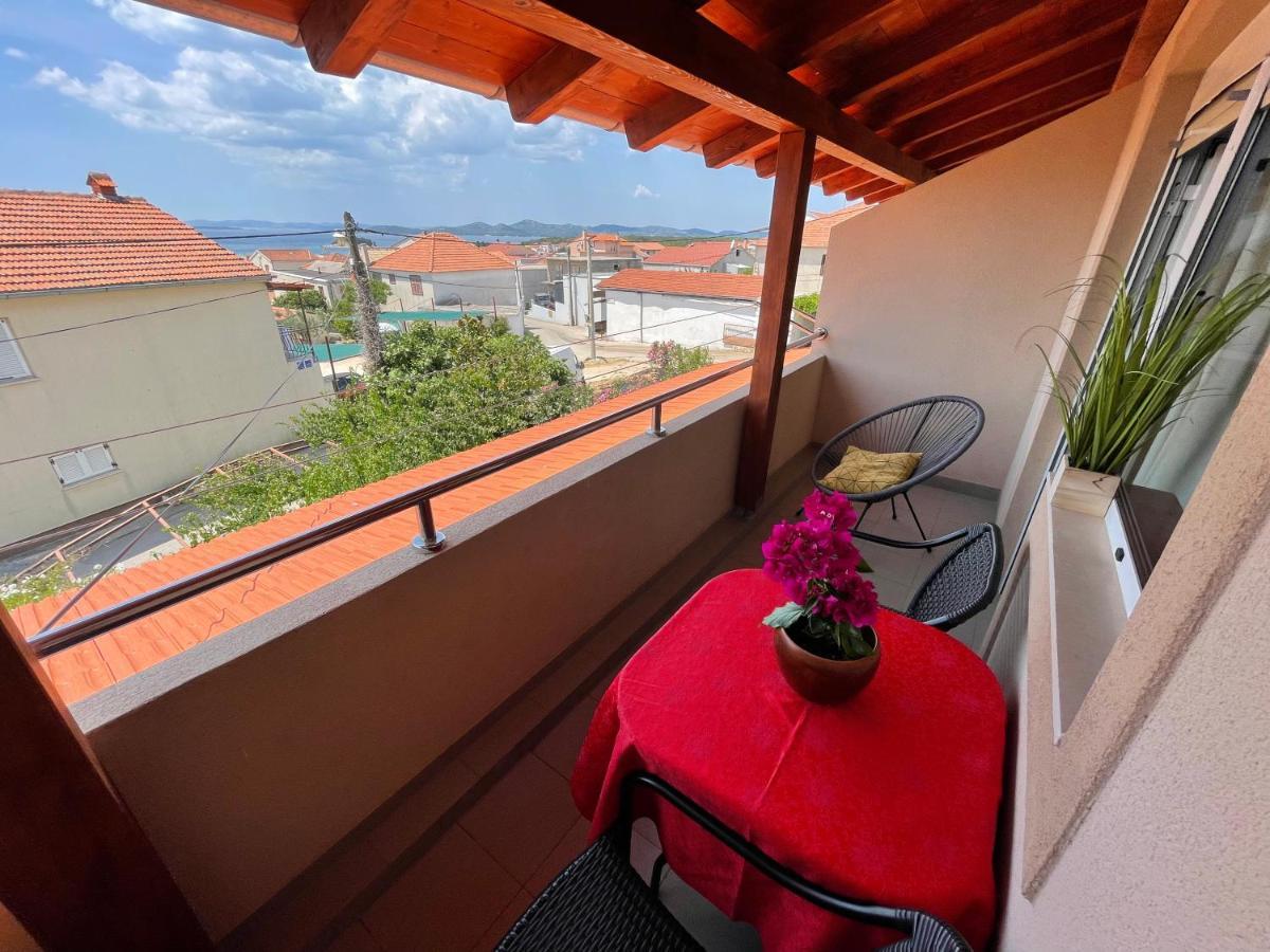 Apartments Iva Пакоштане Экстерьер фото