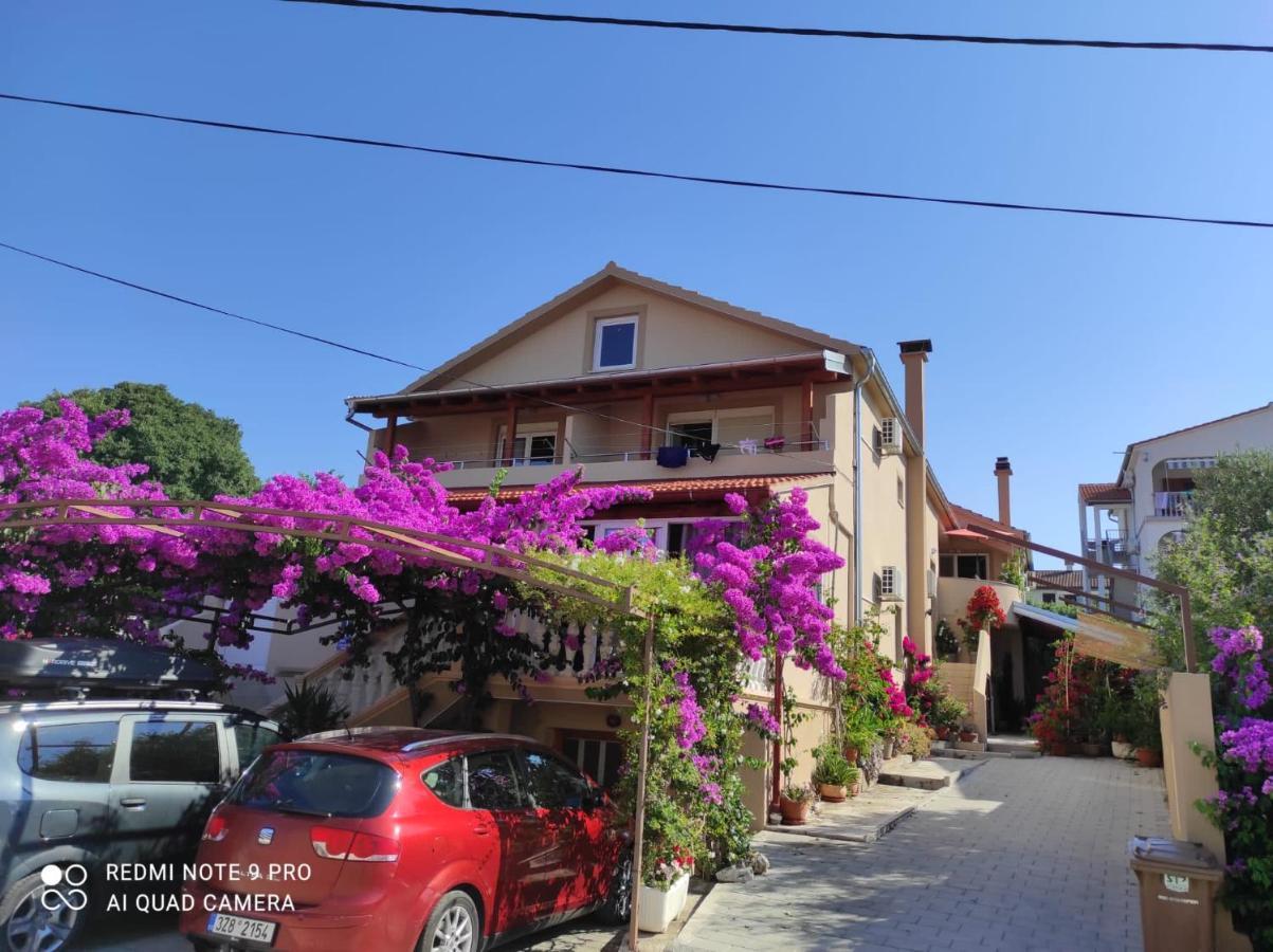 Apartments Iva Пакоштане Экстерьер фото