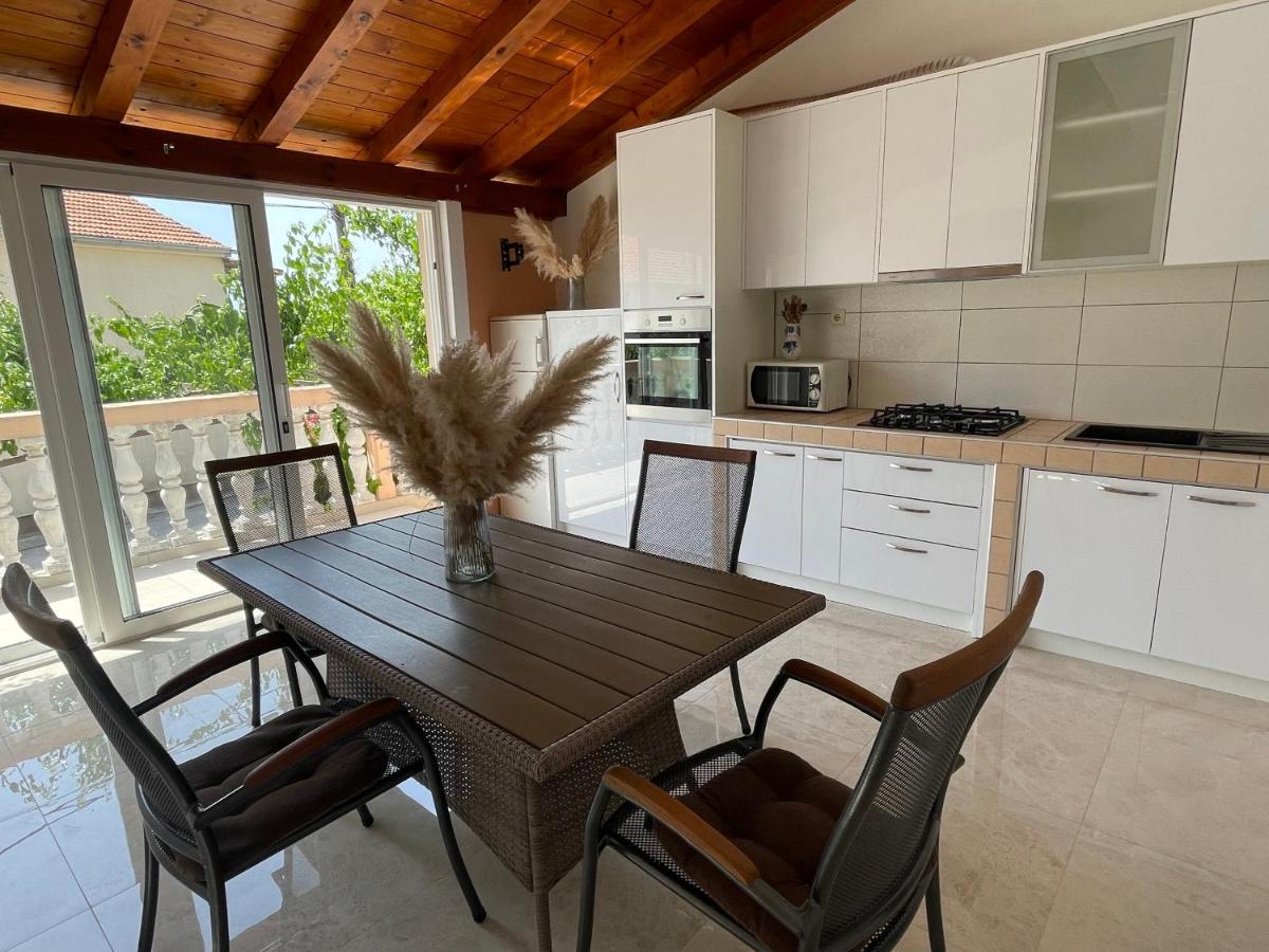 Apartments Iva Пакоштане Экстерьер фото