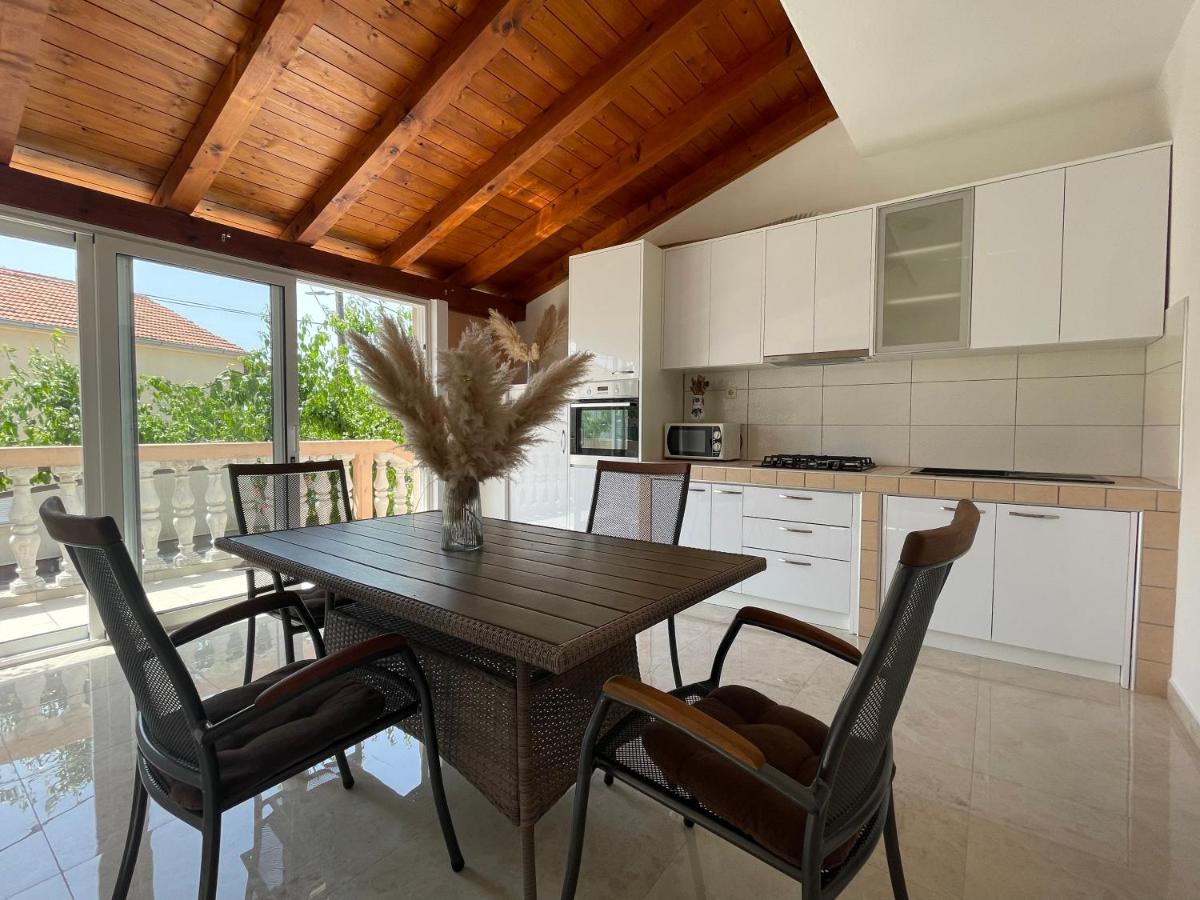 Apartments Iva Пакоштане Экстерьер фото