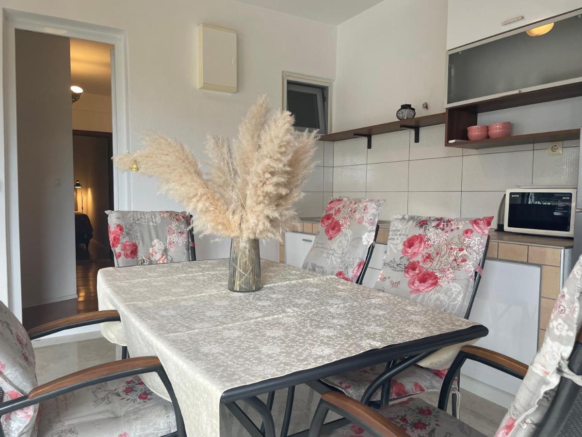 Apartments Iva Пакоштане Экстерьер фото
